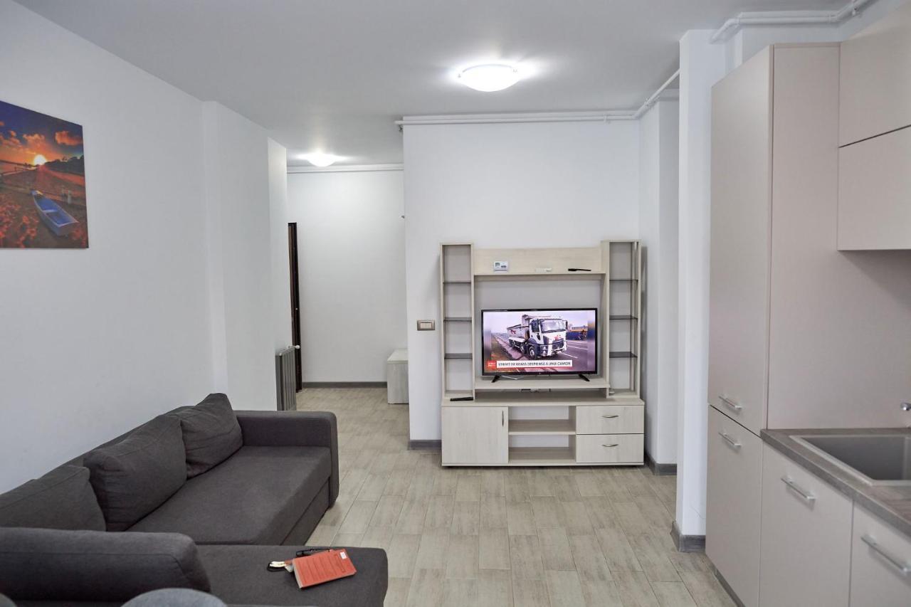 Glamour Sea View Family Apartments - Spa N Pools Resort Mamaia Esterno foto