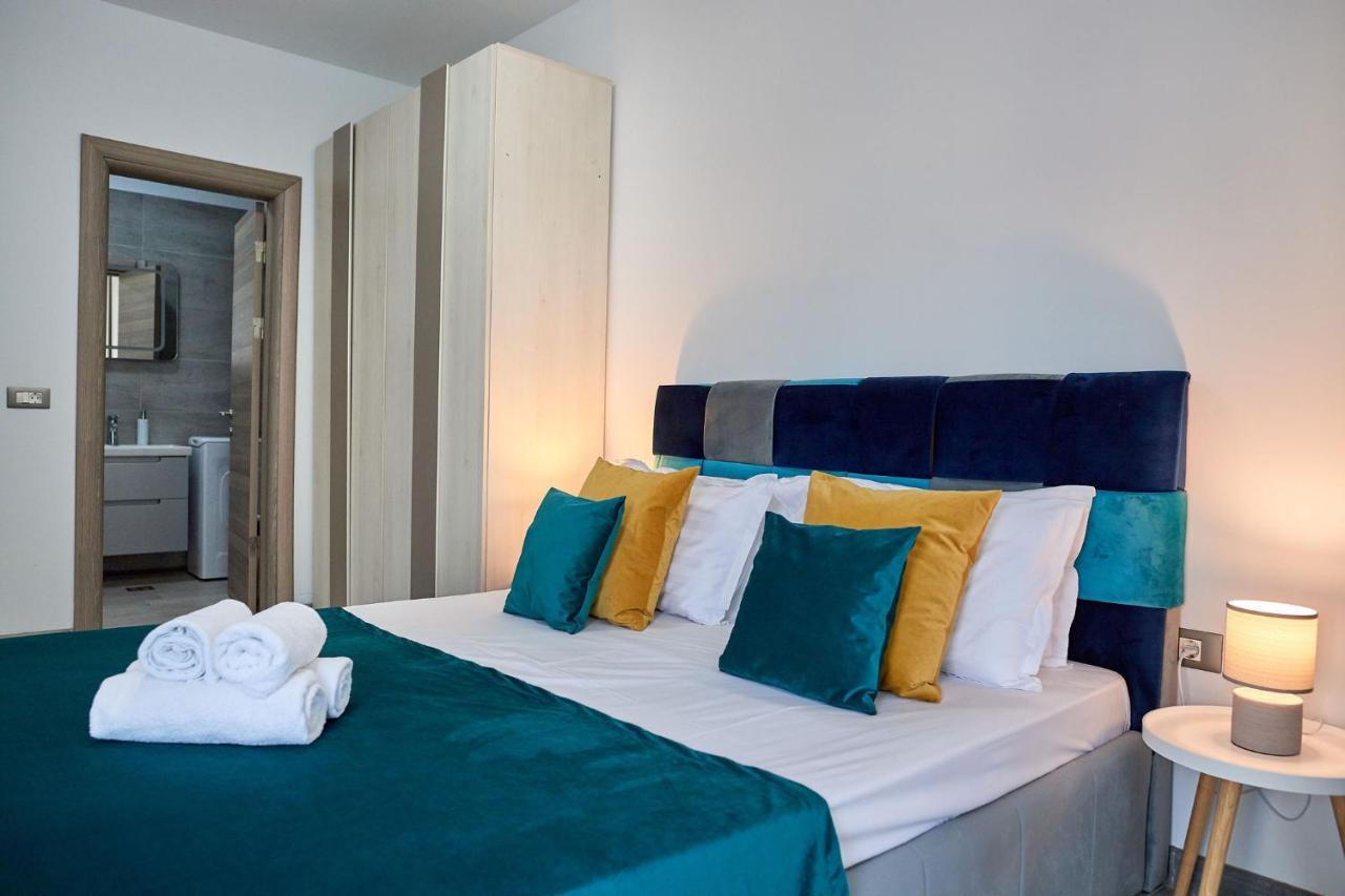 Glamour Sea View Family Apartments - Spa N Pools Resort Mamaia Esterno foto